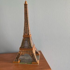 3D Puzzle Eiffel Tower, plastic pieces sturdy no glue needed for 12+